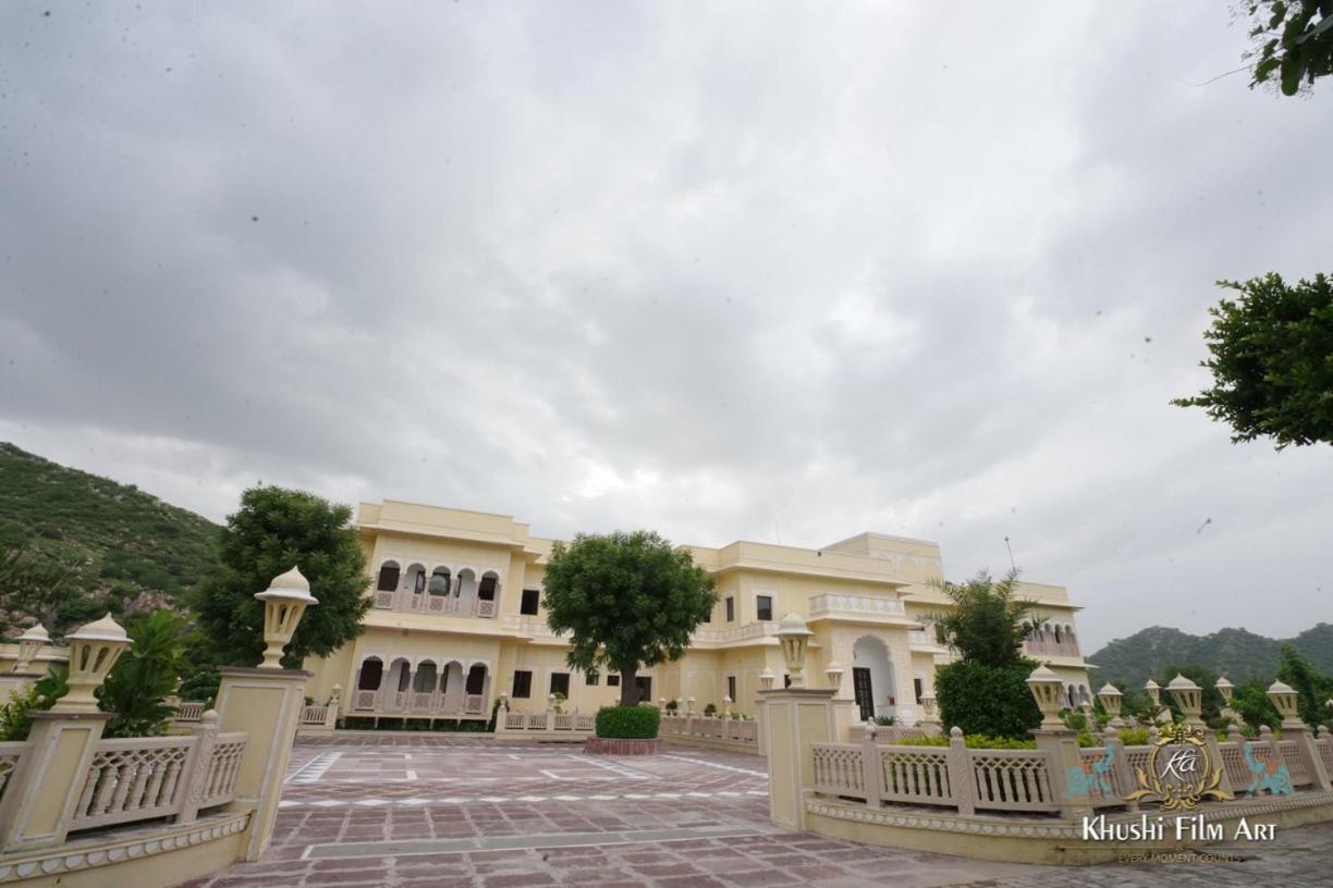 Hotel Raj Bagh Palace ชัยปุระ ภายนอก รูปภาพ